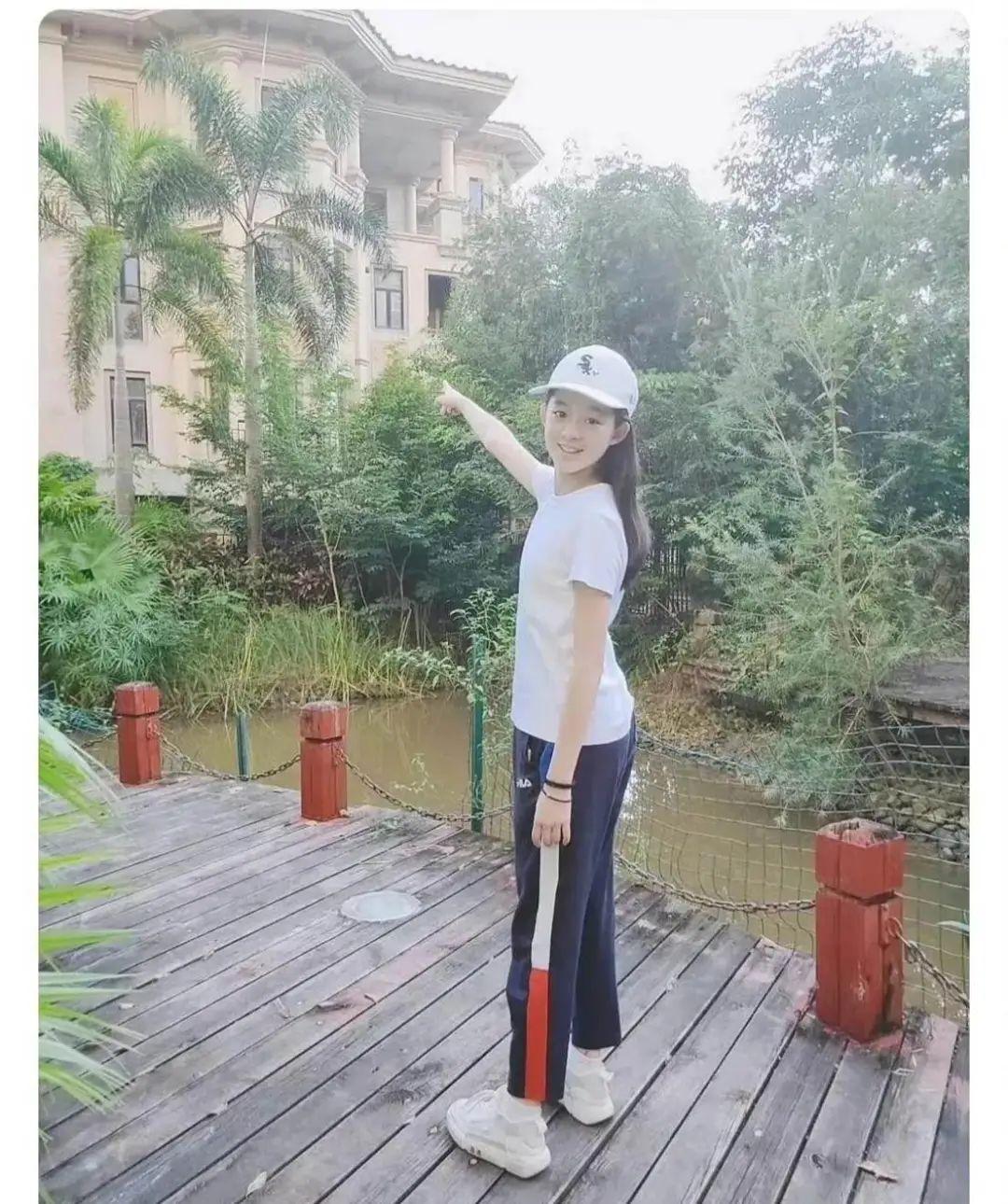 戴230万耳环女星被曝曾晒亿元豪宅